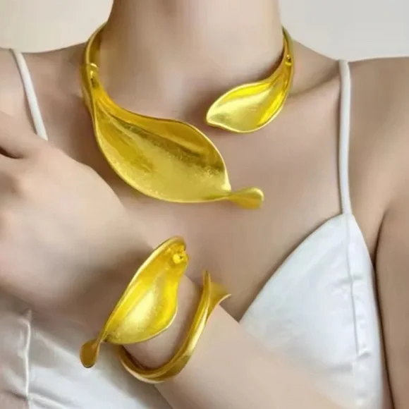 ZARA Golden Calla Lilly Statement Contemporary Hinge Choker ** GORGEOUS ** - Picture 2 of 11